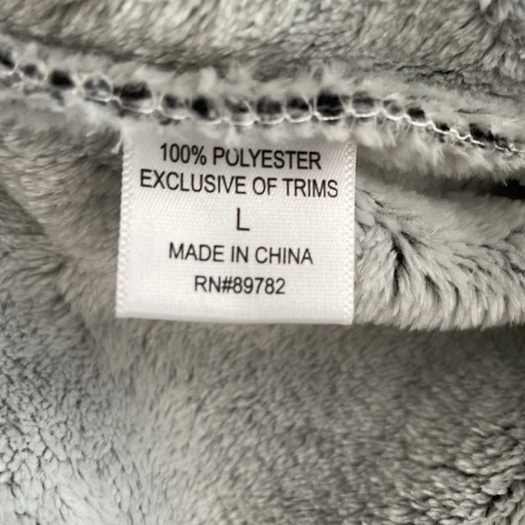 ***NEW PLUSH ROBE - Picture 5 of 9